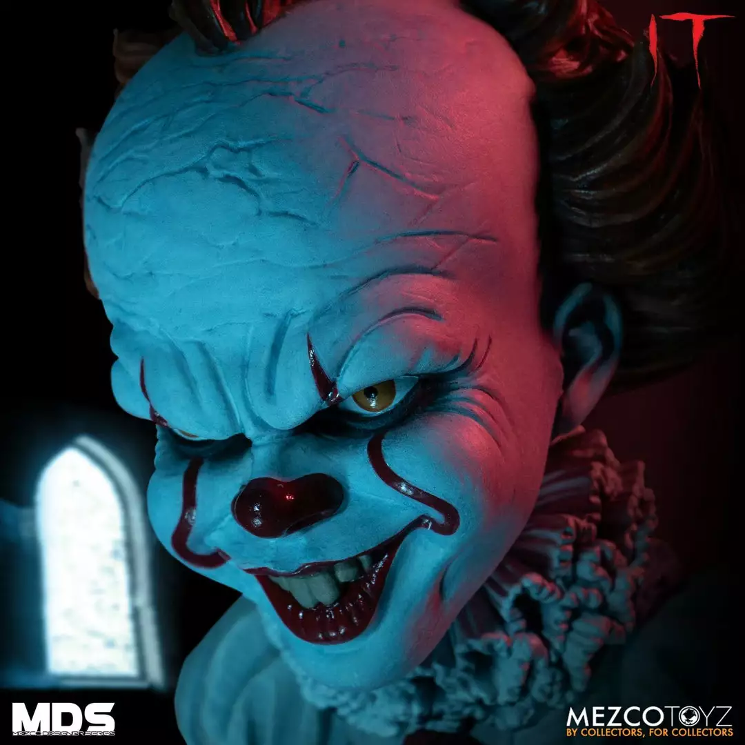Mezco IT: Pennywise Designer Series Deluxe Action Figure 3 Mezco IT: Pennywise Designer Series Deluxe Action Figure