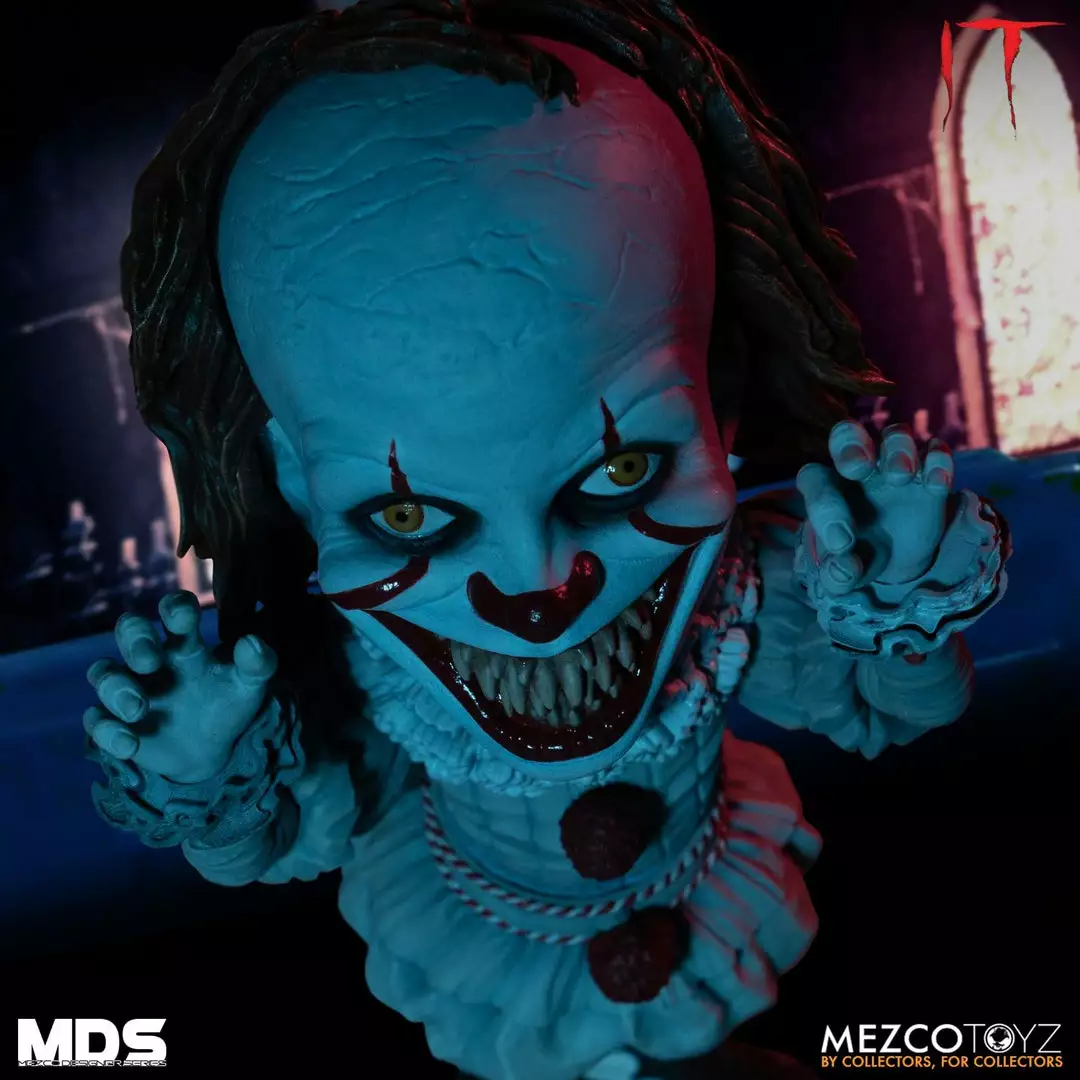 Mezco IT: Pennywise Designer Series Deluxe Action Figure 6 Mezco IT: Pennywise Designer Series Deluxe Action Figure