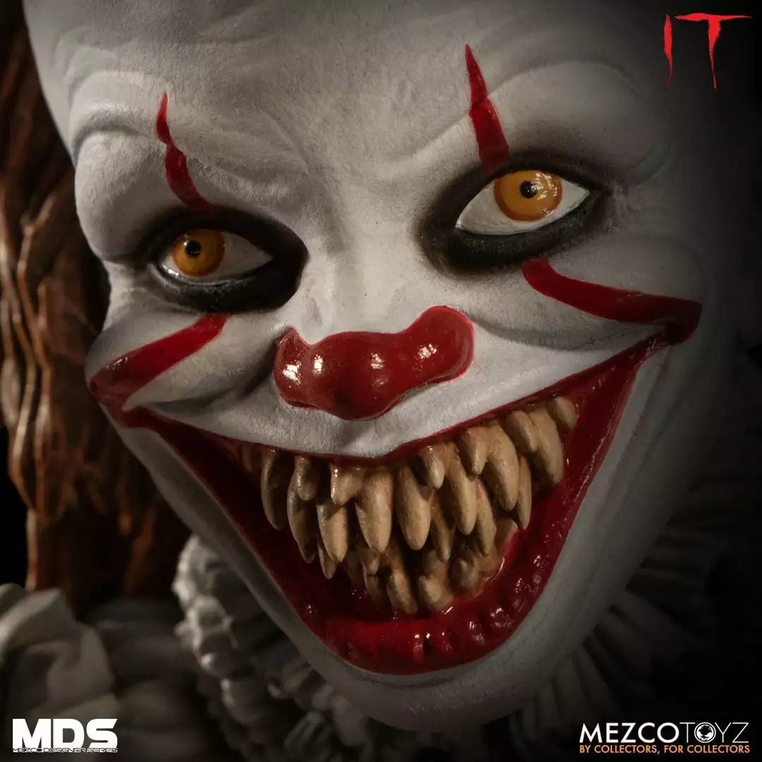 Mezco IT: Pennywise Designer Series Deluxe Action Figure 7 Mezco IT: Pennywise Designer Series Deluxe Action Figure