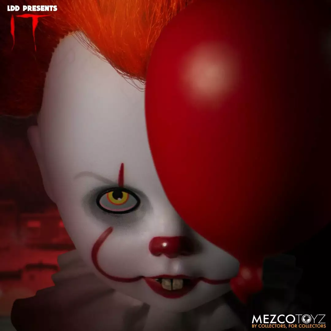 Mezco Living Dead Dolls IT Pennywise 2017 5 Mezco Living Dead Dolls IT Pennywise 2017