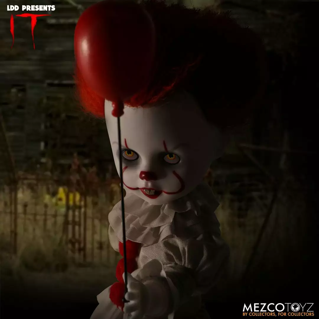 Mezco Living Dead Dolls IT Pennywise 2017 6 Mezco Living Dead Dolls IT Pennywise 2017
