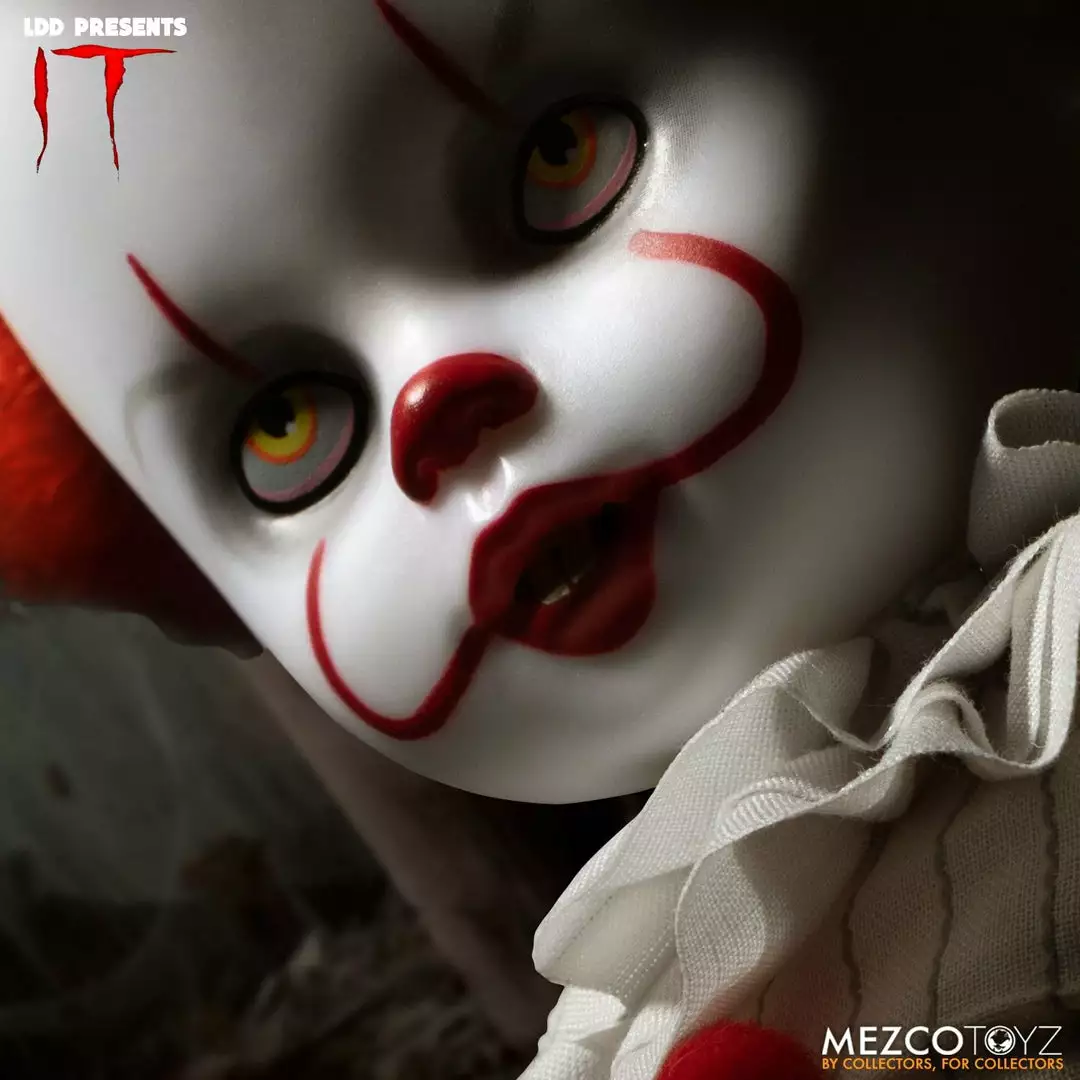 Mezco Living Dead Dolls IT Pennywise 2017 7 Mezco Living Dead Dolls IT Pennywise 2017