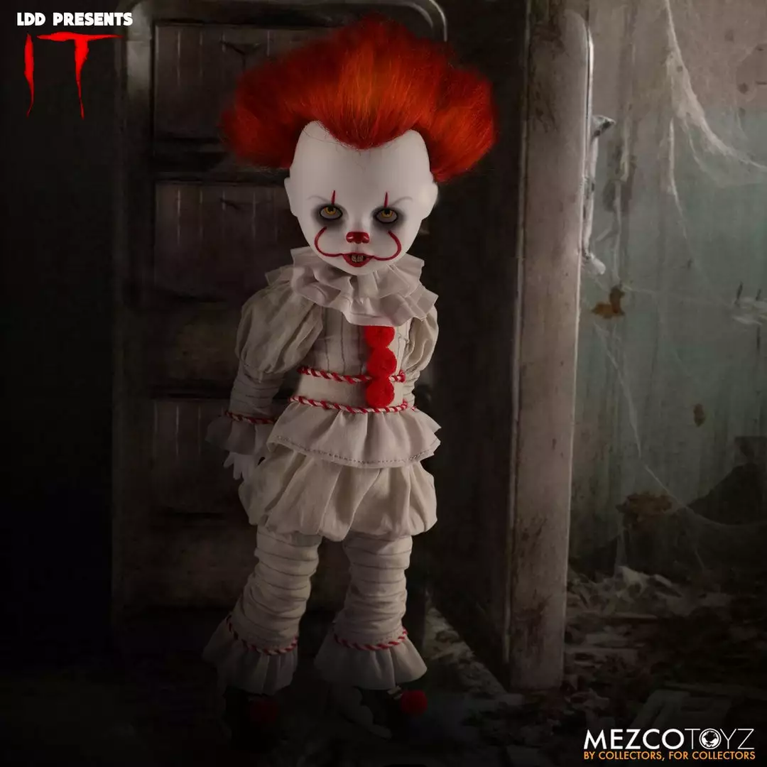 Mezco Living Dead Dolls IT Pennywise 2017 8 Mezco Living Dead Dolls IT Pennywise 2017