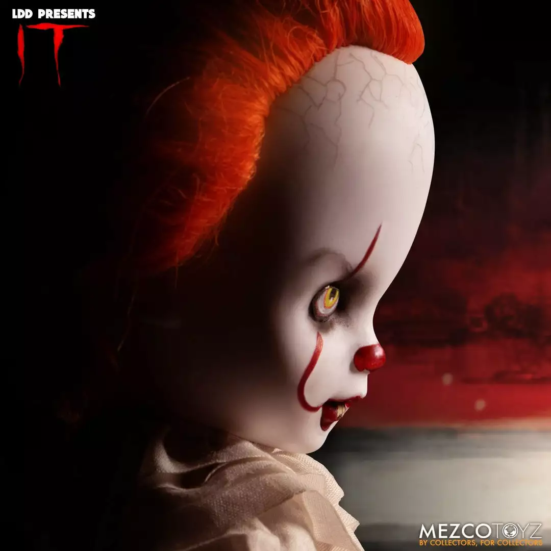 Mezco Living Dead Dolls IT Pennywise 2017 10 Mezco Living Dead Dolls IT Pennywise 2017