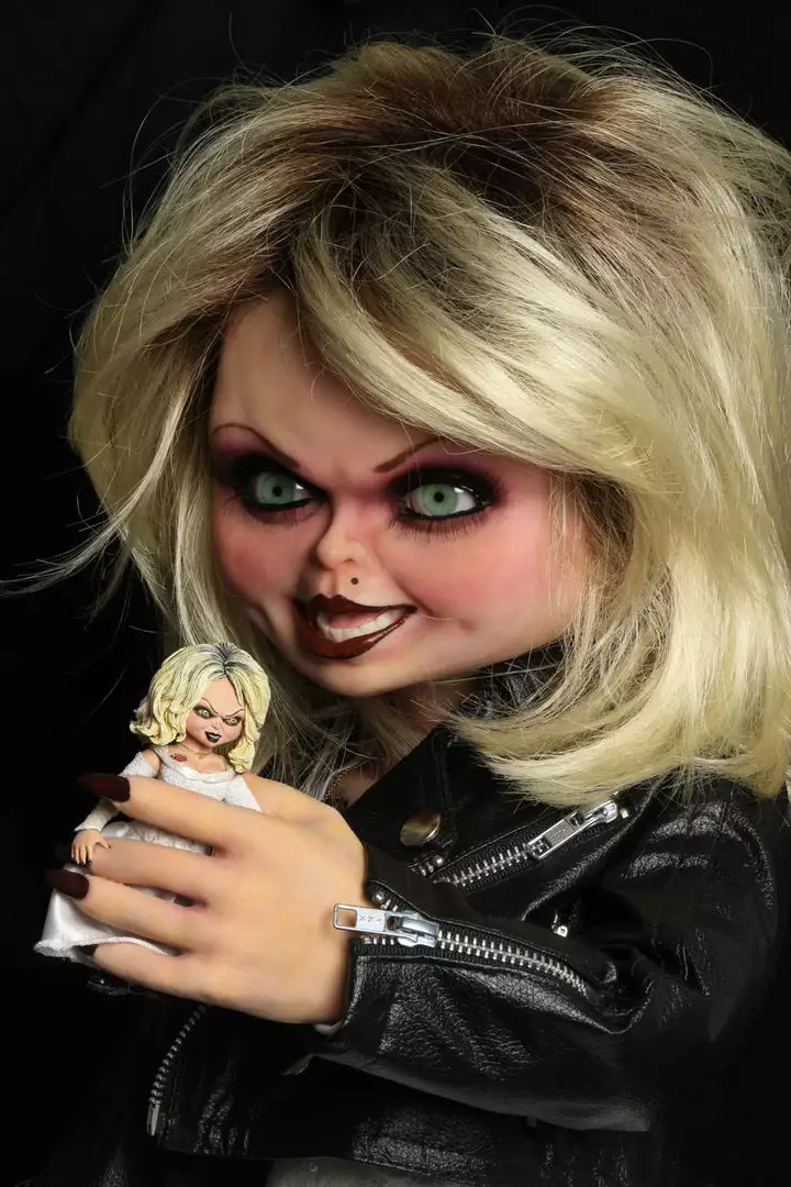 Collectors Row Inc. NECA - Bride Of Chucky - 1:1 Replica - Life-Size Tiffany 10 Collectors Row Inc. NECA - Bride Of Chucky - 1:1 Replica - Life-Size Tiffany
