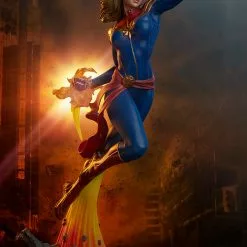 Sideshow Collectibles Captain Marvel Statue
