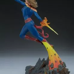 Sideshow Collectibles Captain Marvel Statue